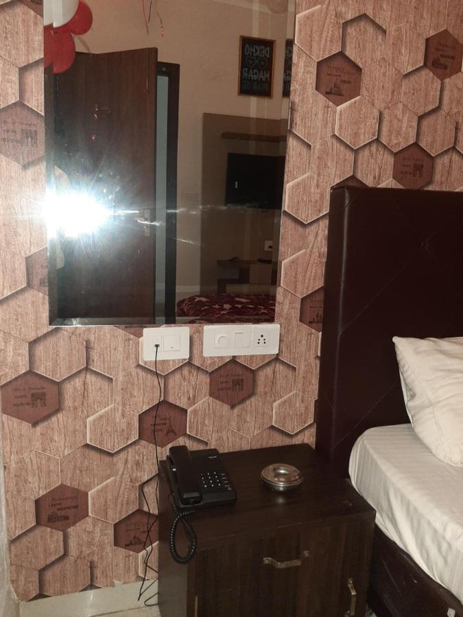 Hotel Hollywood Zirakpur Exterior foto