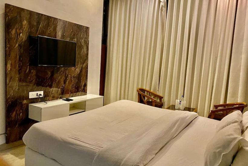 Hotel Hollywood Zirakpur Exterior foto